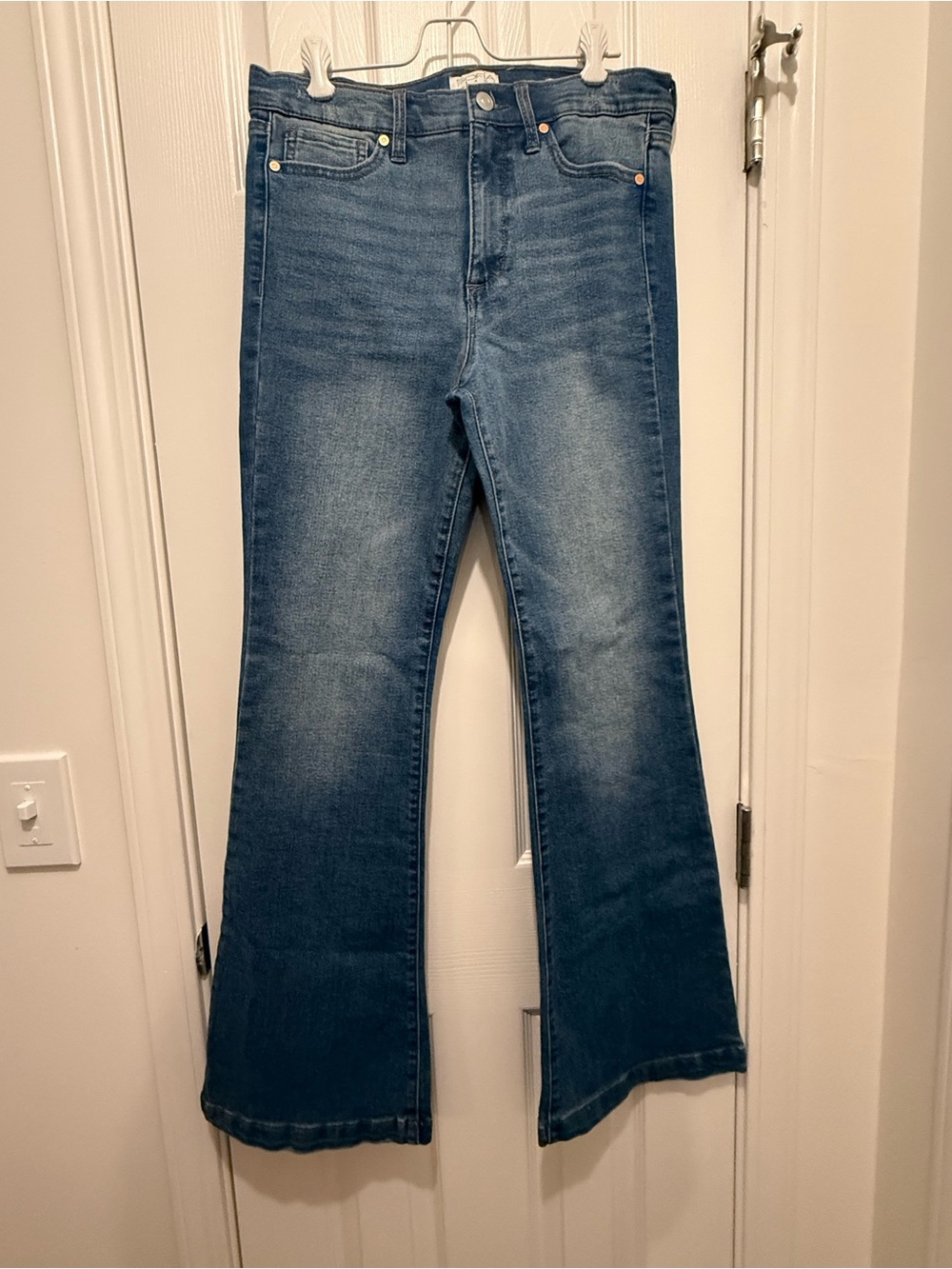 sofia by Sophia Vergara Melissa Mid Wash Blue Flare Jeans NWOT